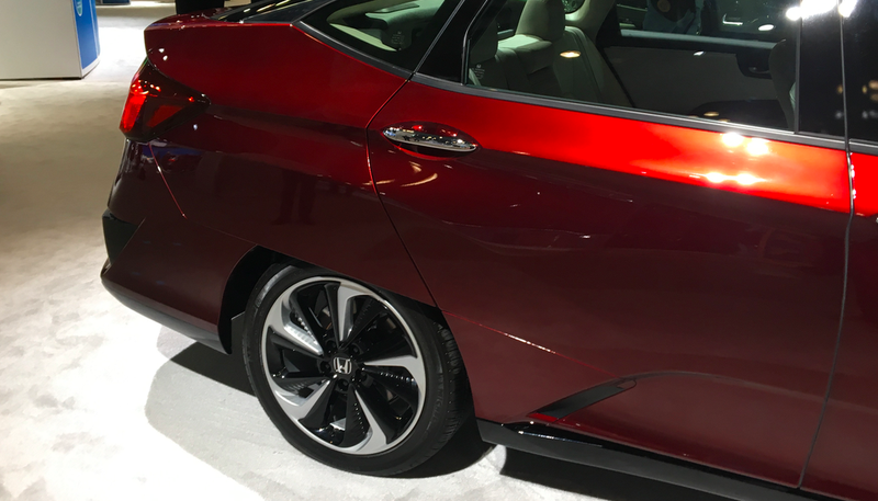 Illustration for article titled It's Time to Just Admit That the Honda Clarity Feels a Bit Like a Modern Citroën DS